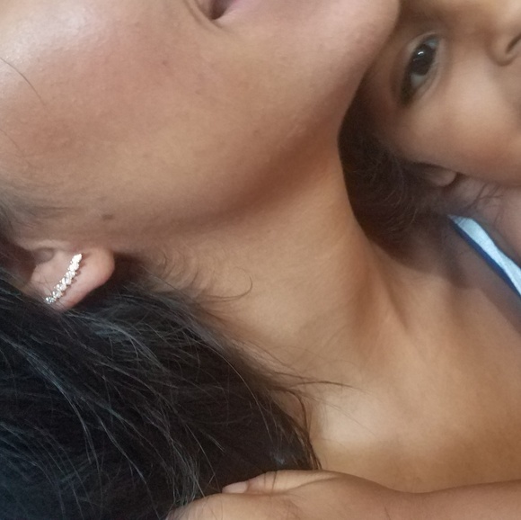 GOLD CRAWLER EARRINGS - Picture 3 of 3